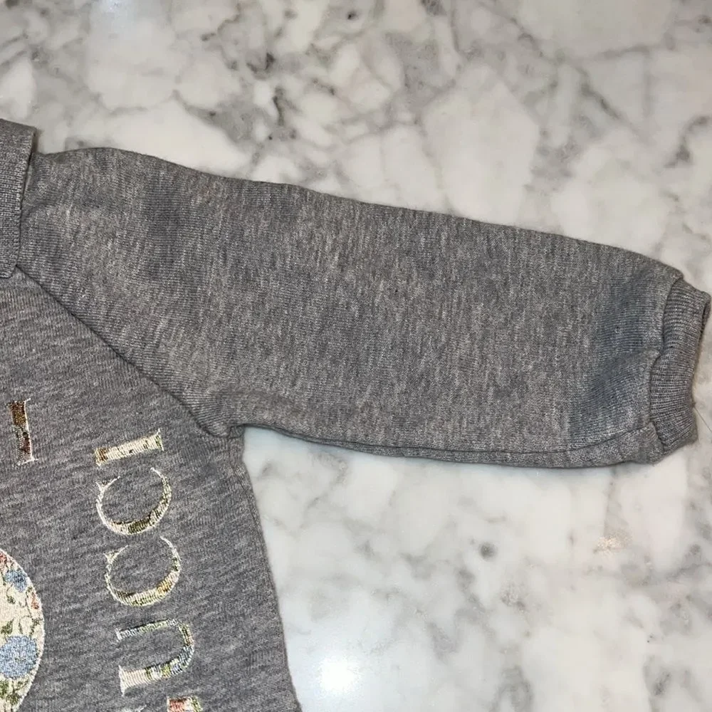 NWOT GUCCI GREY COTTON LOGO BABY SHORTIE 3/6M